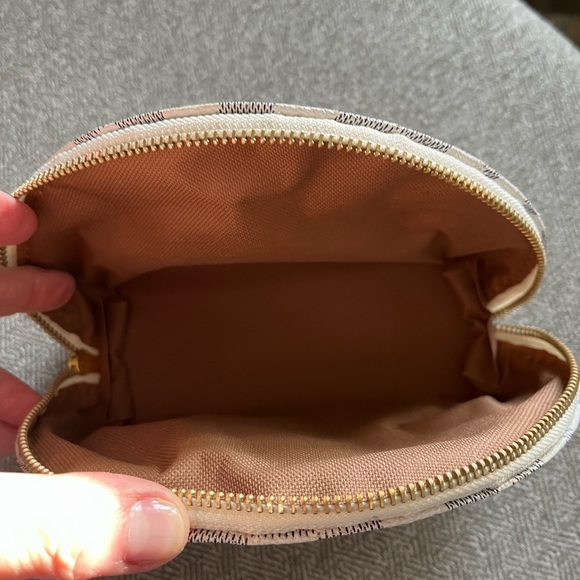 Designer-like make up bag. - Picture 3 of 5